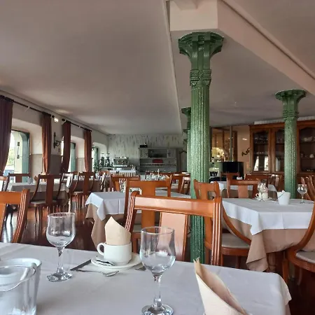 Marina Hotel