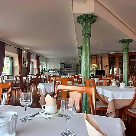 Marina Hotel